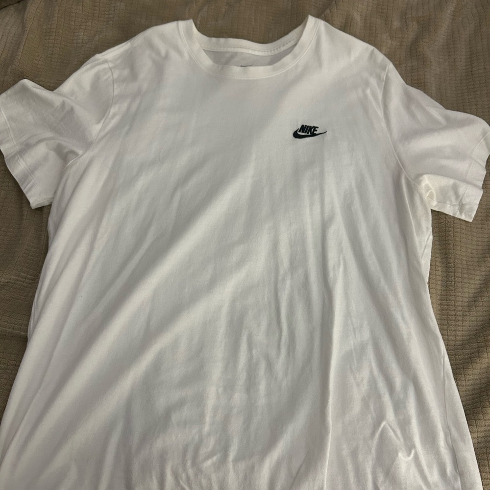 Nike Men's Classic White Tee